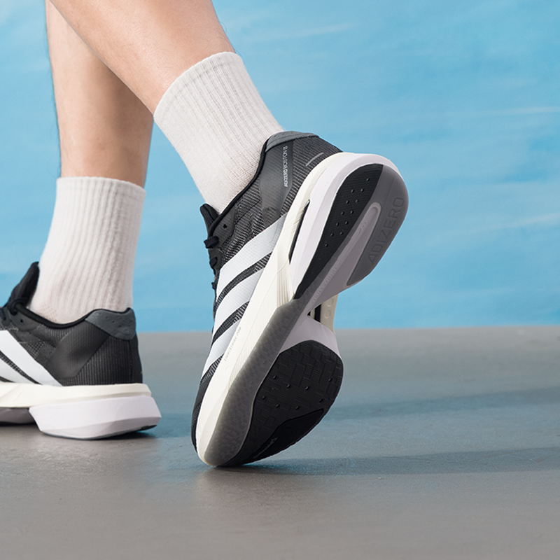 أحذية رجالية من أديداس، تصميم  - مراجعة Lightweight Road Running Shoes وسعره